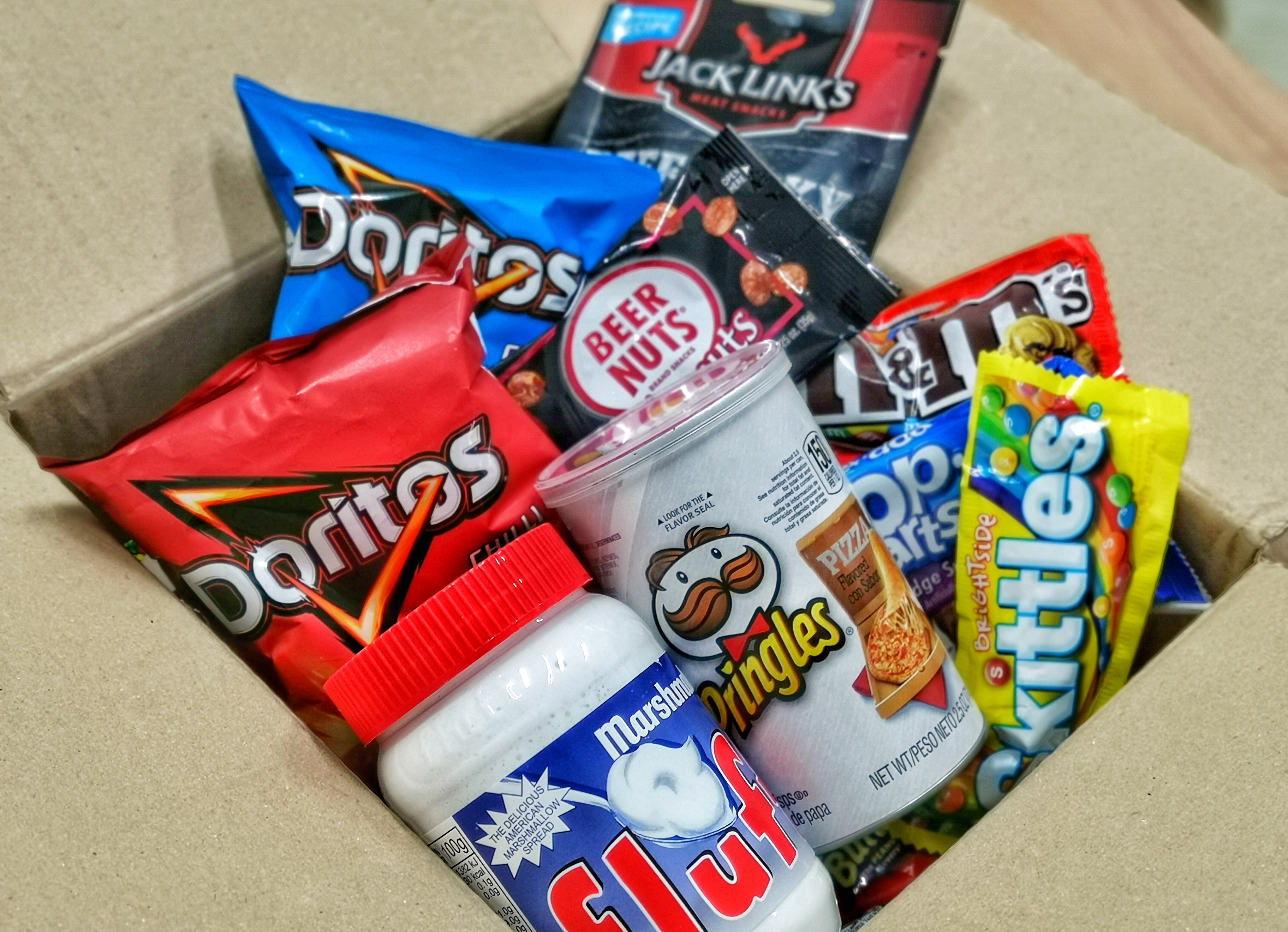 American Uncle: Box di Settembre con Pringles Pizza, Crema Fluff e Skittles!