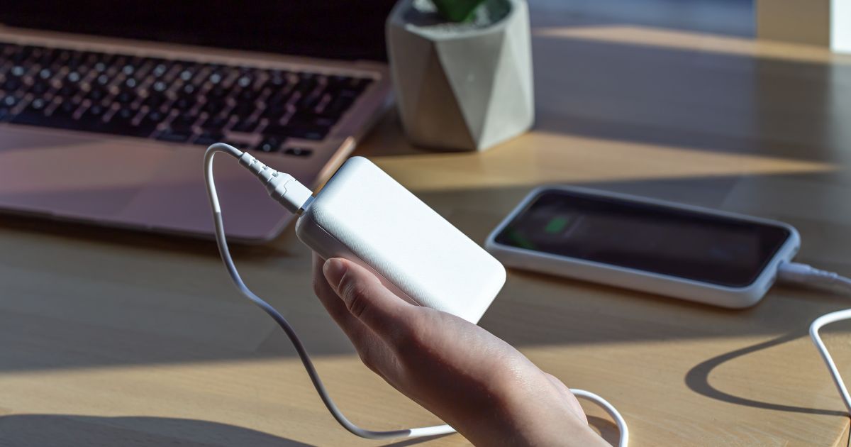power bank charmast